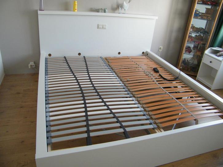 to koop IKEA bed 180 x 200, Huis en Inrichting, Slaapkamer | Bedden, Zo goed als nieuw, Tweepersoons, 180 cm, 200 cm, Hout, Wit