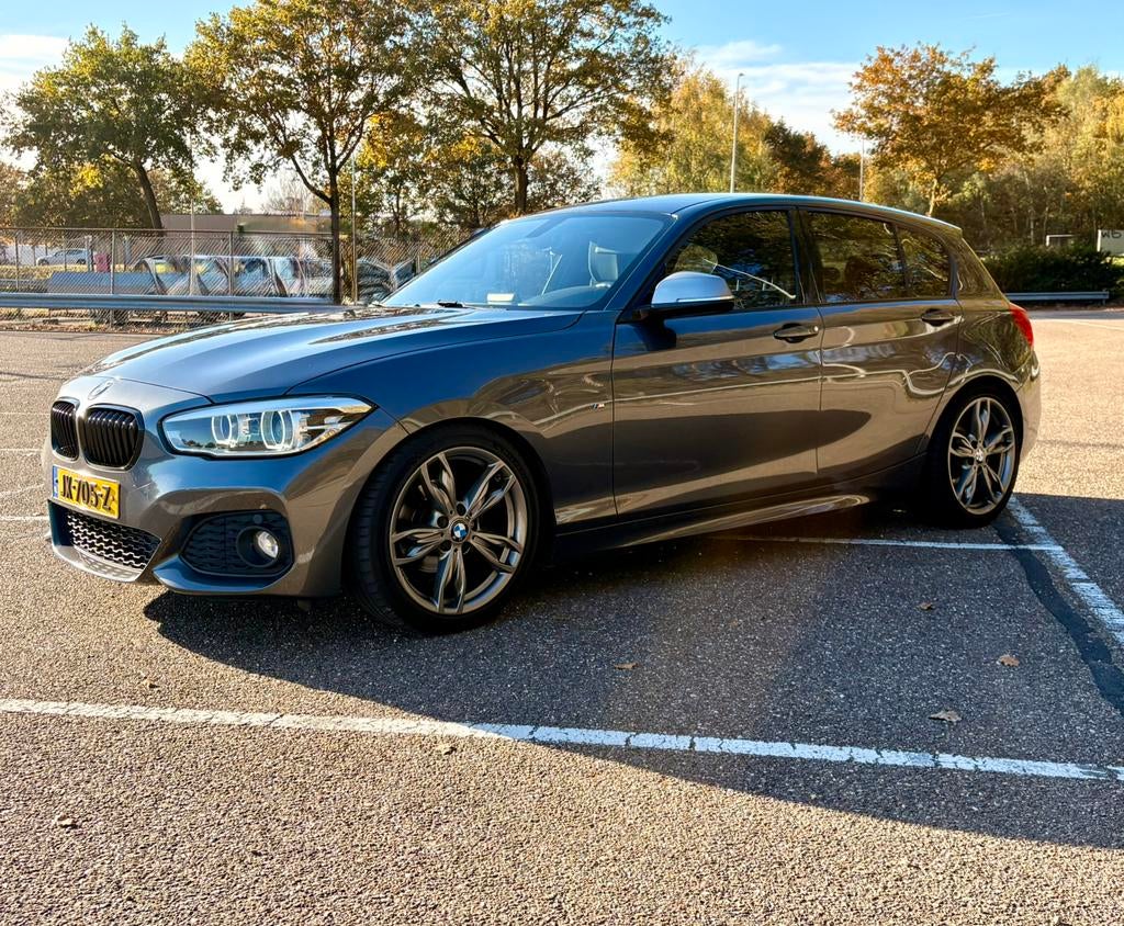 BMW 1-Serie 118i M pakket en afneembare trekhaak, Auto's, BMW, 1-Serie, 1280 kg, Zwart, Lichtsensor