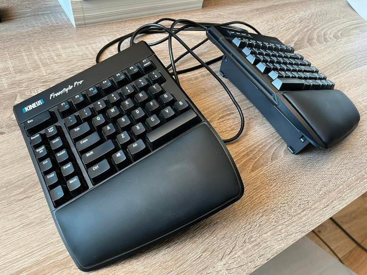 Kinesis Freestyle Pro Split Keyboard met VIP3 Pro Premium, Computers en Software, Toetsenborden, Zo goed als nieuw, Qwerty, Bedraad