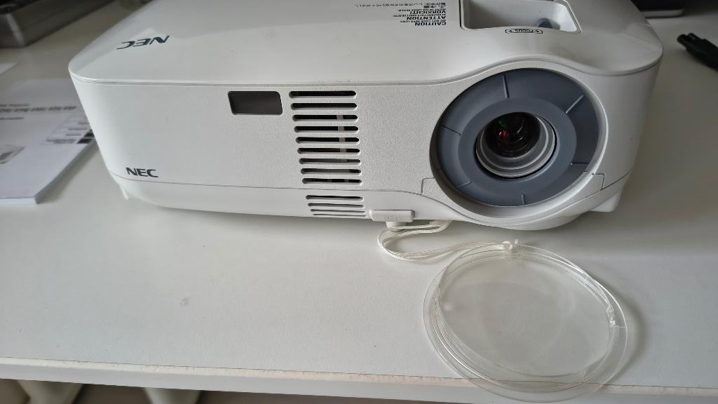 NEC VT695 LCD beamer/projector met afstandsbediening, Gebruikt, LCD, Full HD (1080), NEC