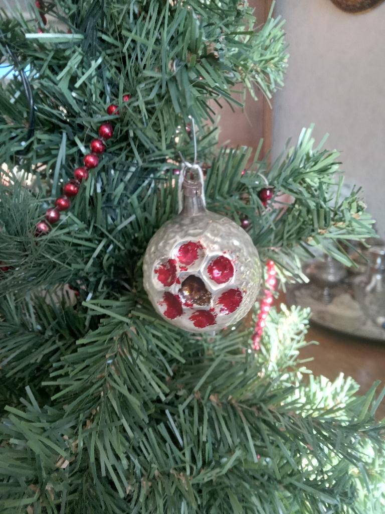 oude glazen kerstbal model zilveren putjesbal, Diversen, Kerst, Ophalen of Verzenden