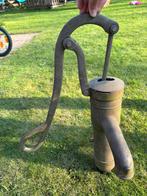 Antieke koperen waterpomp, Ophalen