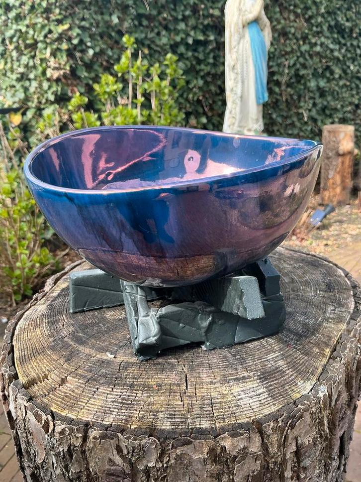 Kunstopject ❤️Blauw Parelmoerige Schaal op Hoekige Standaard, Antiek en Kunst, Kunst | Designobjecten, Ophalen of Verzenden