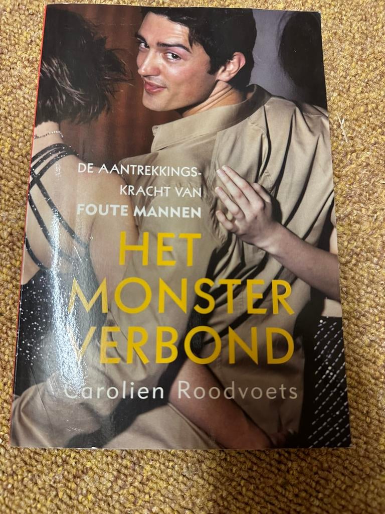 Carolien Roodvoets het monsterverbond, Ophalen of Verzenden, Zo goed als nieuw