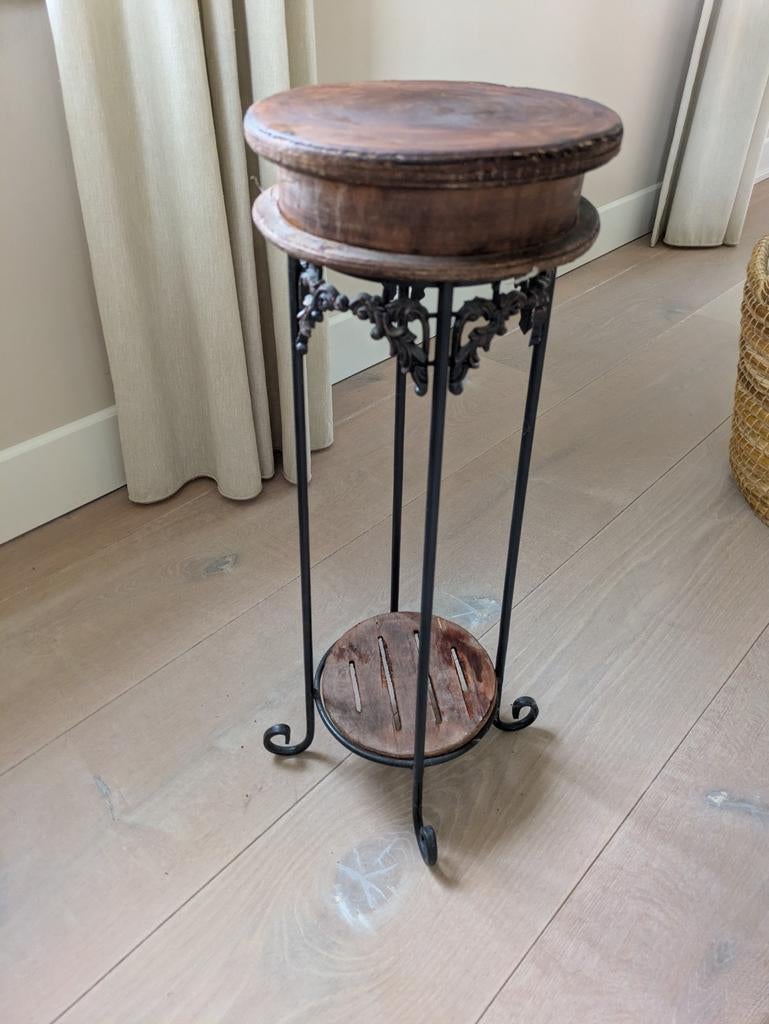 Antiek plantentafeltje, oorspronkelijk rooktafeltje, Ophalen