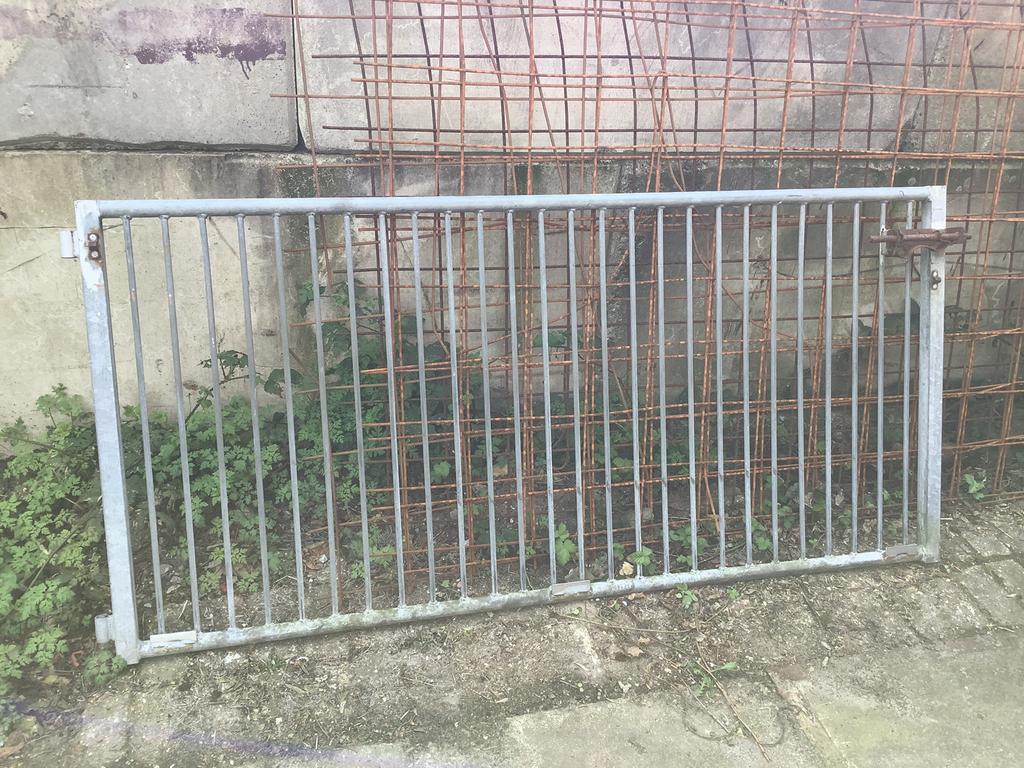 Stal inventaris, poort, hek, drinkbak, Ophalen, Met poort, Gebruikt, .