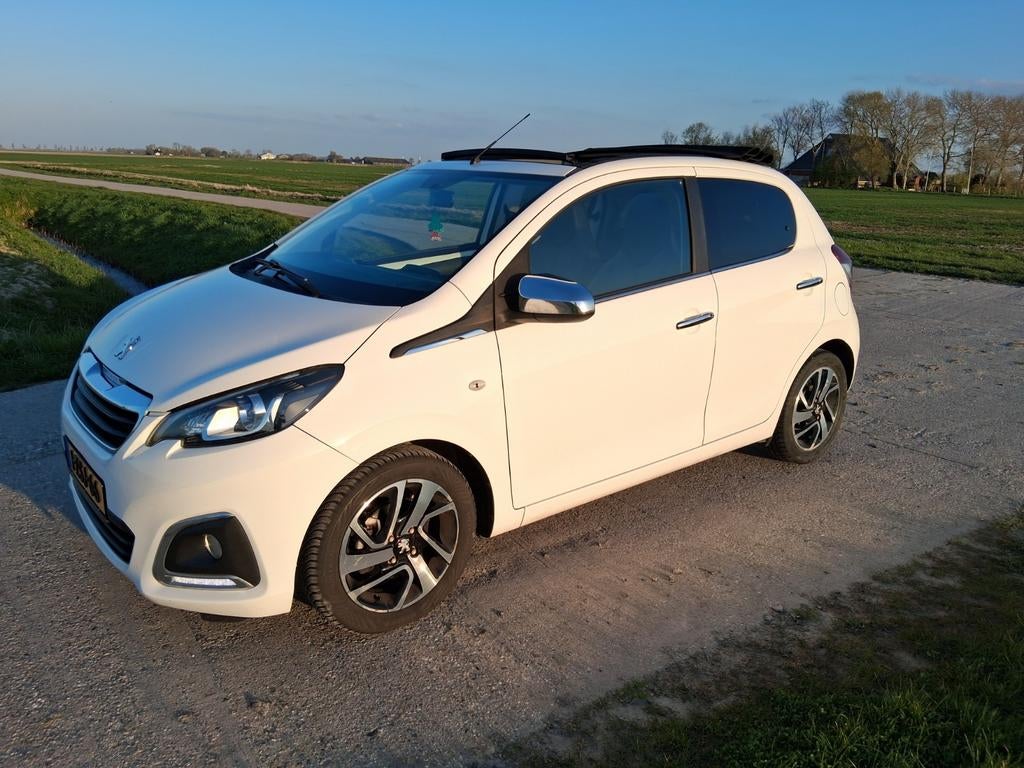Peugeot 108 Allure Top 5DR 2015 Wit Luxe + Leder, Voorwielaandrijving, Zwart, USB, 4 stoelen