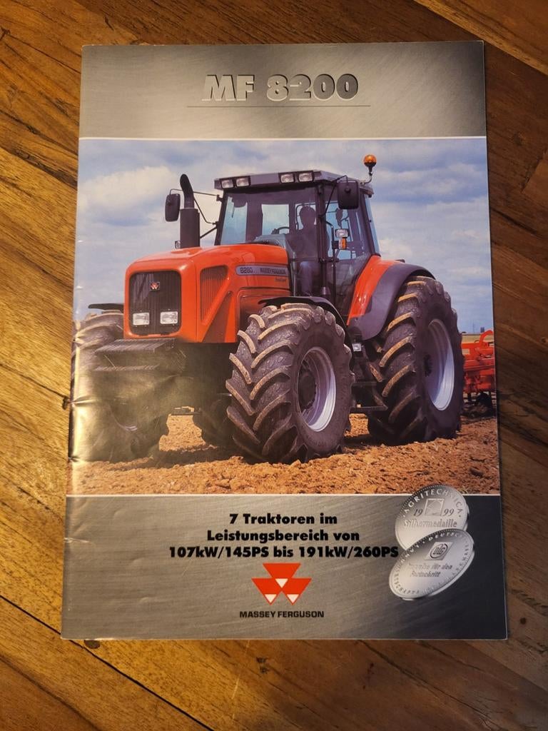 tractor folder Massey Ferguson 8200, Boeken, Ophalen of Verzenden, Zo goed als nieuw