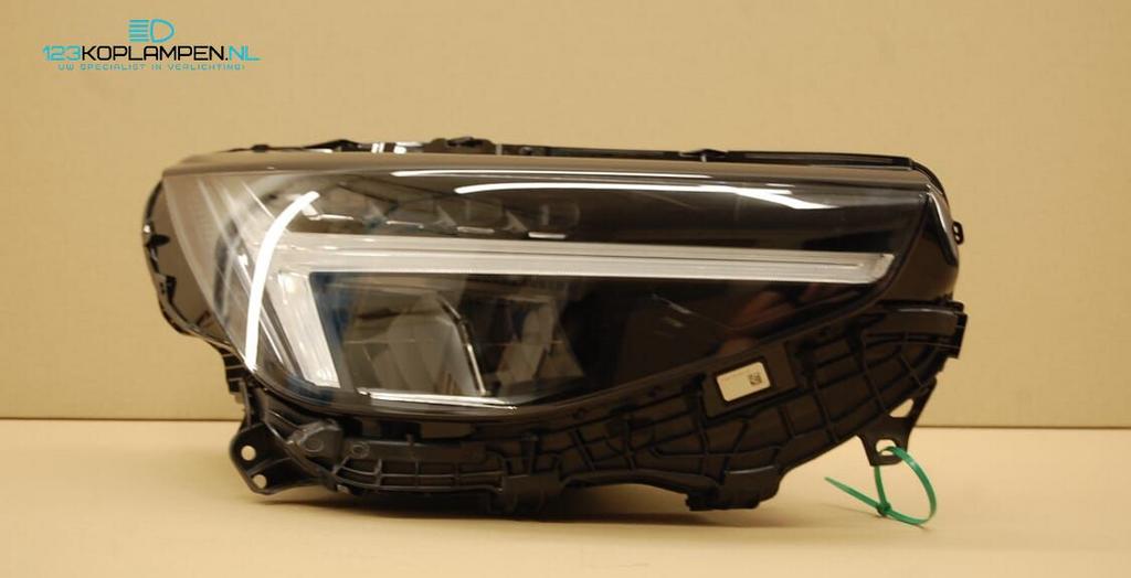 (J3) Volvo C40 Led koplamp rechts