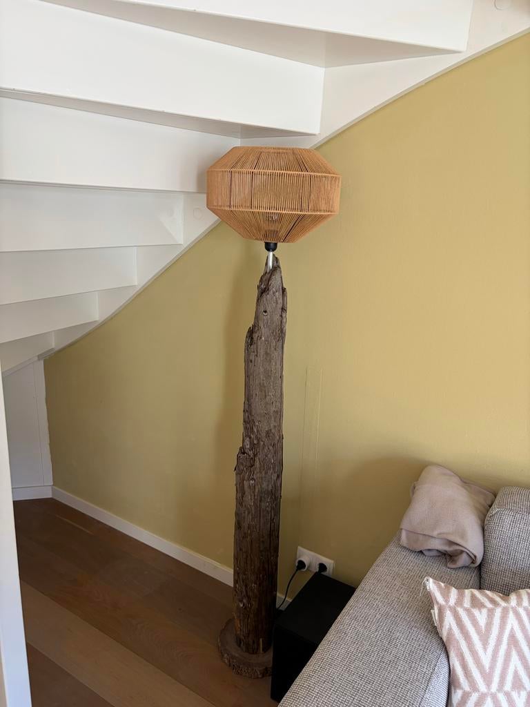 Unieke Vloerlamp van Authentieke Boomstam met Organische Kap, Huis en Inrichting, Lampen | Vloerlampen, Ophalen of Verzenden, Nieuw