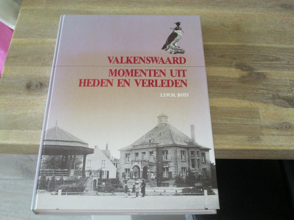 Valkenswaard momenten uit heden en verleden J.J.W.M. Bots, Boeken, Ophalen of Verzenden, Nieuw