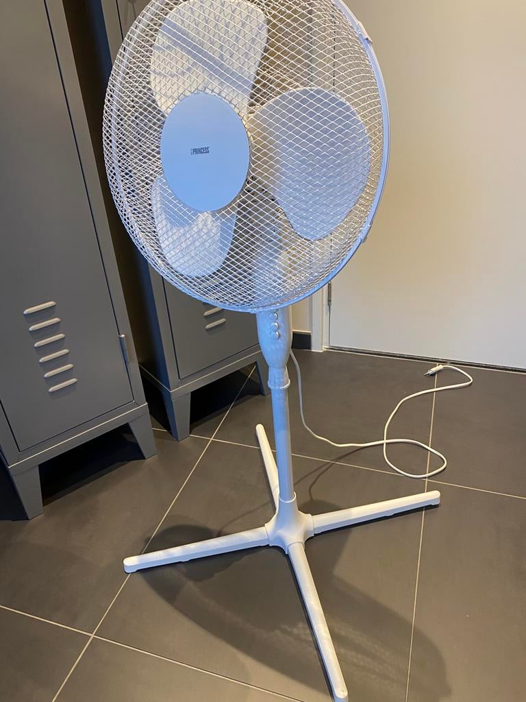Ventilator op standaard 2 stuks, Ophalen, Zo goed als nieuw, Statiefventilator