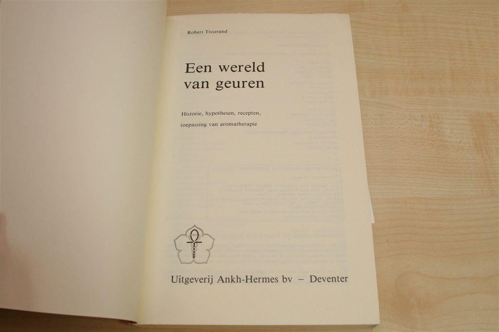 Een Wereld van Geuren — Standaardwerk Aromatherapie, Ophalen of Verzenden, Gelezen, Overige onderwerpen, Achtergrond en Informatie