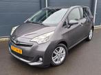 Toyota Verso-S 1.3 Vvt-i Dynamic 2012 Grijs, Voorwielaandrijving, Stof, Zwart, 4 cilinders