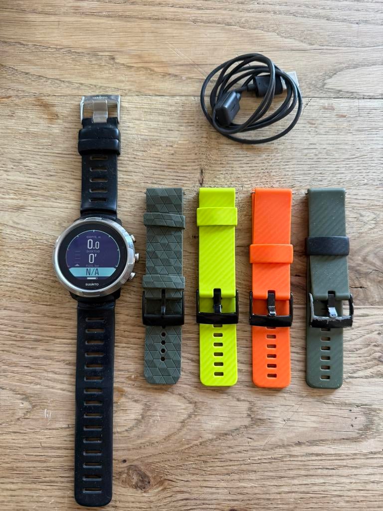 Suunto D5 duikcomputer + extra banden + oplaadkabel, Watersport en Boten, Ophalen of Verzenden, Zo goed als nieuw, Duikcomputer