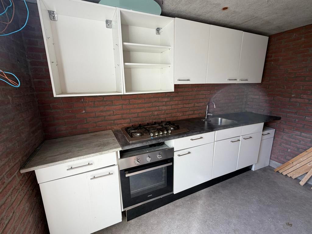 Gratis Keuken! Zanussi inbouw oven en Pelgrim gaskookplaat, Huis en Inrichting, Keuken | Complete keukens, Ophalen, Gebruikt, Hoekkeuken