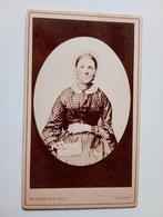 CDV Den Haag Vrouw, Verzamelen, Foto's en Prenten, Gebruikt, Foto, Ophalen of Verzenden, Voor 1940