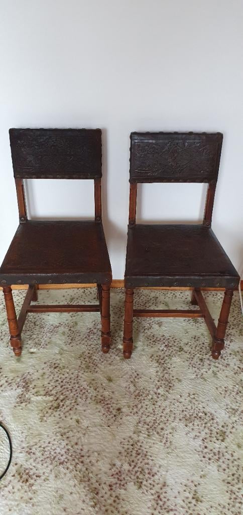 twee antieke stoeltjes geprinte leren zitting, Antiek en Kunst, Antiek | Meubels | Stoelen en Banken, Ophalen