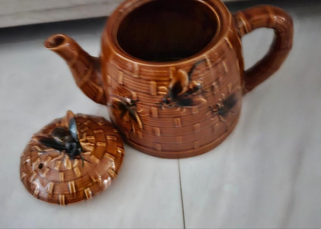 theepot bijenkorf soort 3/4d effect vintage &andere items, Ophalen