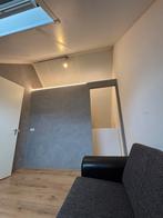 Ruimen zolder kamer + woonkamer bed en bank aanwezig, Huizen en Kamers, Kamers te huur, 20 tot 35 m², Overige regio's