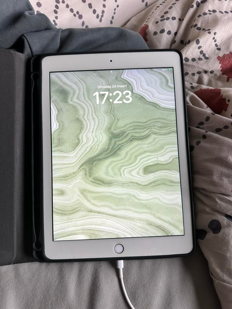 Ipad 5e generatie, Computers en Software, Apple iPads, Gebruikt, Apple iPad, 10 inch, 32 GB, Ophalen of Verzenden