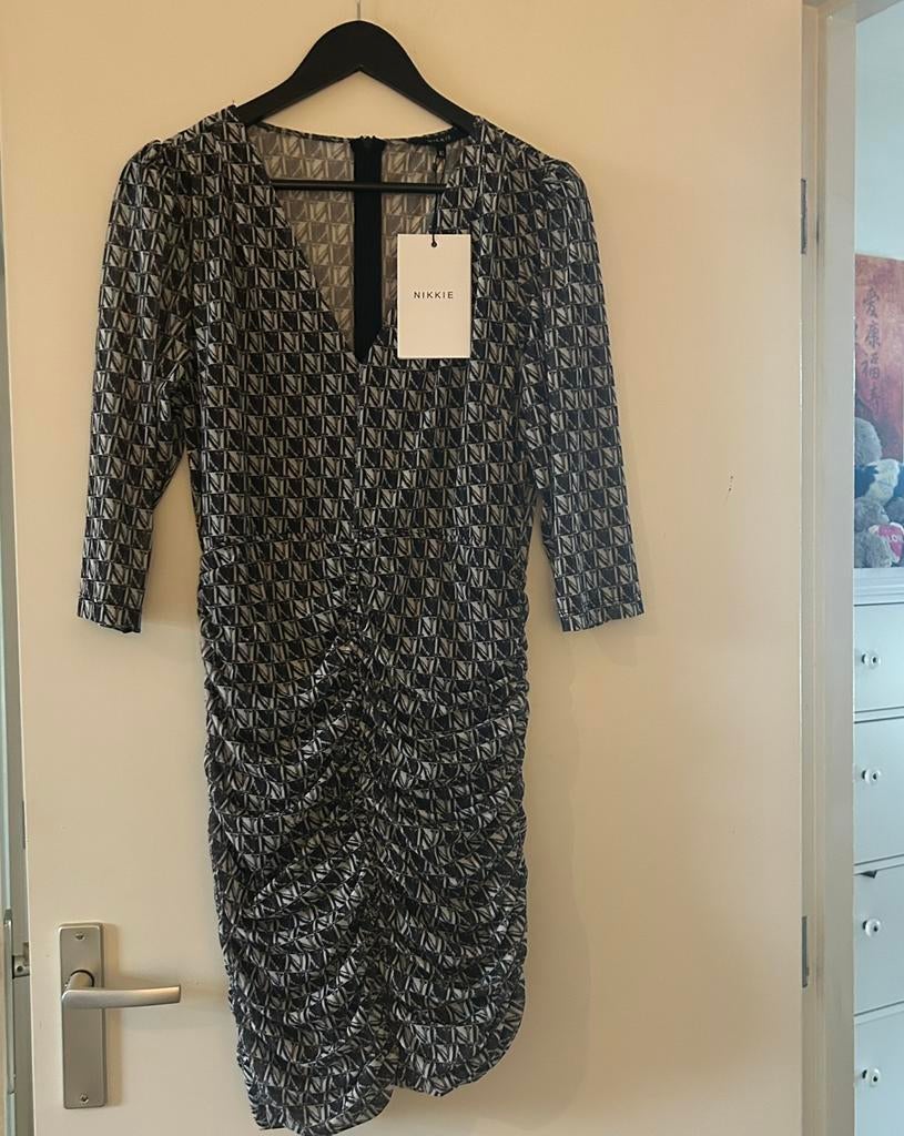 Nikkie jurk logo, maat XL, Maat 46/48 (XL) of groter, Nieuw, Ophalen of Verzenden, Grijs