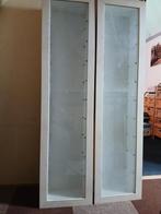 2X IKEA VITRINEKAST BERTBY ( ZONDER GASPLAATJES), Ophalen, Zo goed als nieuw, 25 tot 50 cm, 50 tot 100 cm