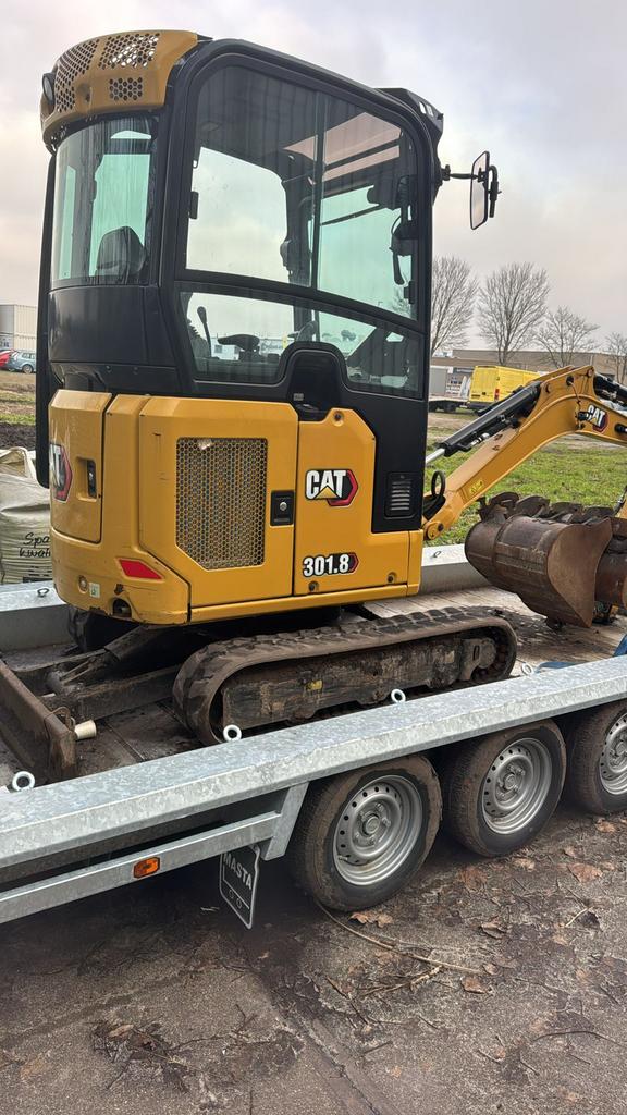Minigraver met machinist te huur