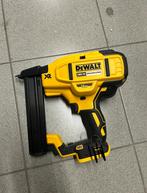 Dewalt DCN681N niettacker, Doe-het-zelf en Verbouw, Gereedschap | Handgereedschap, Ophalen, Zo goed als nieuw