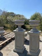 Prachtige betonnen bloempotten op betonnen sokkels, Tuin en Terras, Tuinvazen, Ophalen, Nieuw