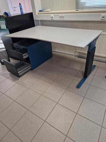 Bureau met ladenkast - 158x78/99 cm beschikbaar voor biedingen
