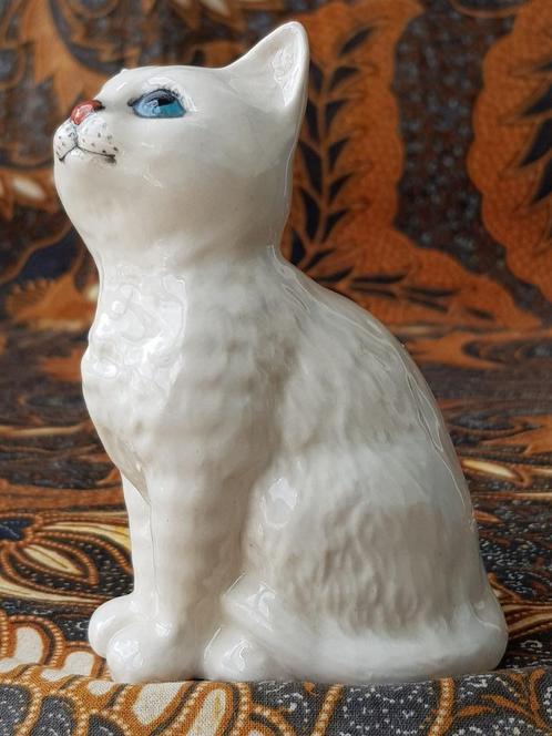 Mooi oud Beswick beeldje uit Engeland van poes of kat 10 cm., Antiek en Kunst, Antiek | Porselein, Ophalen of Verzenden