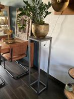 Sokkel plantenzuil pilaar industrieel metaal hout 110cm hoog, Huis en Inrichting, Woonaccessoires | Zuilen en Pilaren, Ophalen