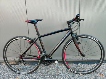 Cube Road SL racefiets recht stuur.
Maat S. Shimano 105.  beschikbaar voor biedingen