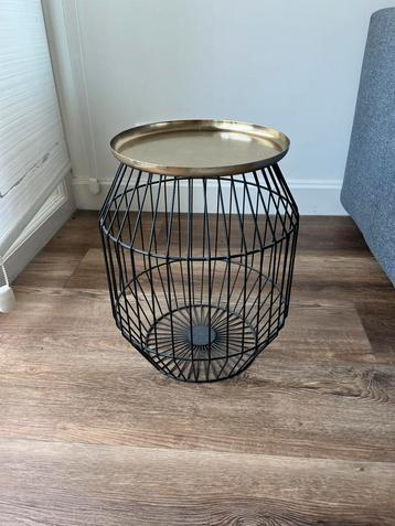 Salontafel beschikbaar voor biedingen