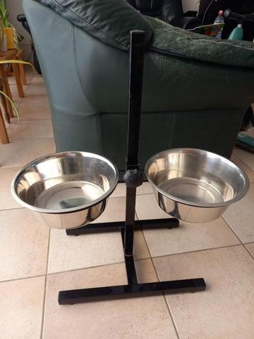 Voerbakken op standaard - hondenbar - tot 60 cm hoog beschikbaar voor biedingen