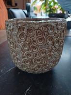 bloempot met reliëf, Gebruikt, Rond, Aardewerk, Tuin