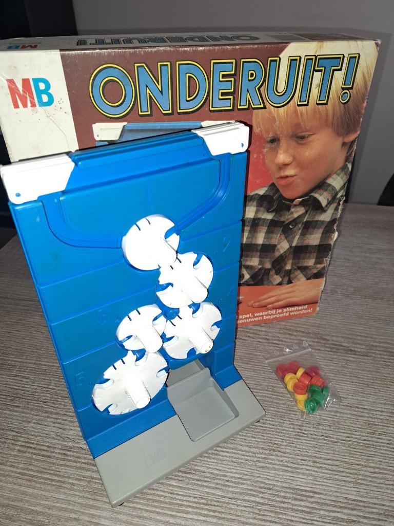 Onderuit! MB spel - Grote doos, Hobby en Vrije tijd, Gezelschapsspellen | Bordspellen, Ophalen of Verzenden, Gebruikt, MB