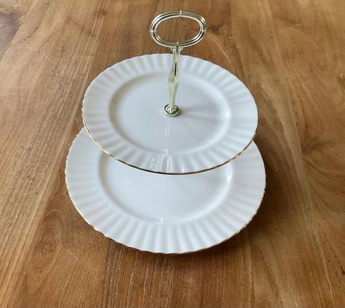 Royal Albert Val d'or grootste 2-laags etagere ivoorwit goud, Verzamelen, Porselein, Kristal en Bestek, Zo goed als nieuw, Bord of Schaal