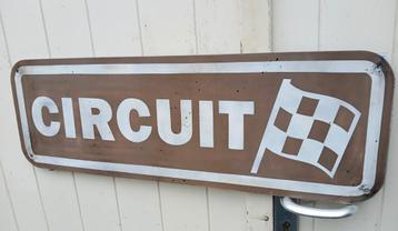 Circuit verkeersbord naar LeMans geen emaille beschikbaar voor biedingen