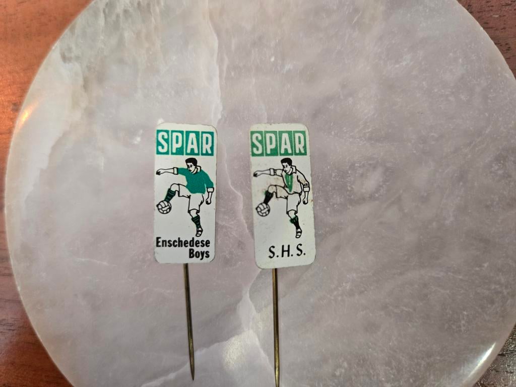 2 SPAR Voetbalspeldjes - Enschedese Boys & S.H.S., Ophalen of Verzenden, Gebruikt, Sport, Speldje of Pin