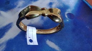 Goldtone (Strik) armband (met clip-on sluiting) Size 16/18cm beschikbaar voor biedingen