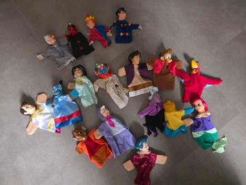 Set van 17 Disney Handpoppen poppenkast poppen 
 beschikbaar voor biedingen