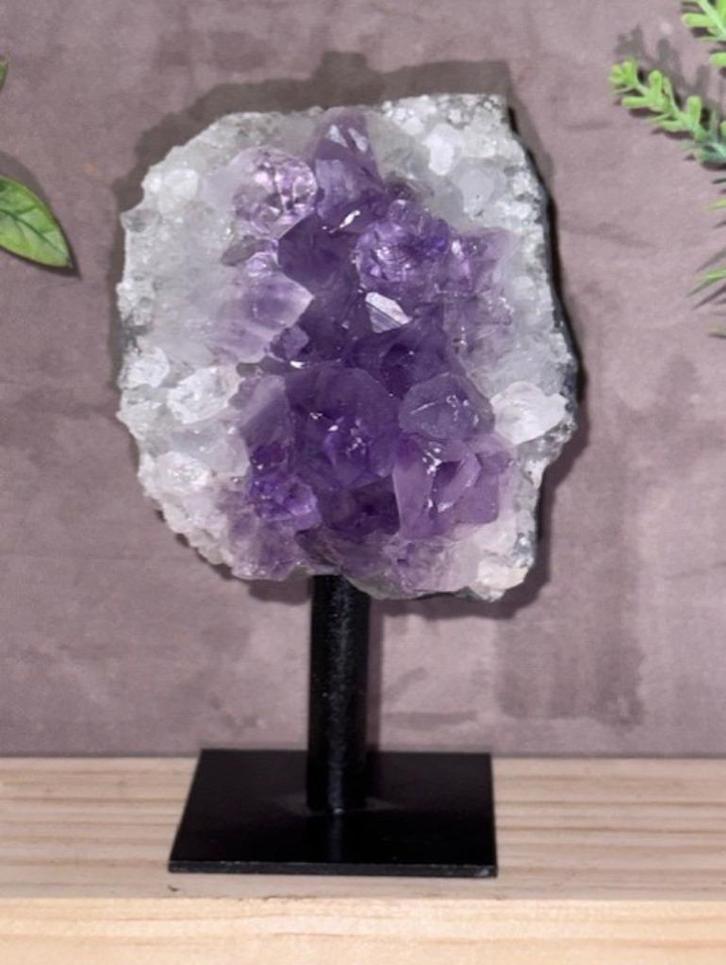 Amethist op standaard - 393 gram, Verzamelen, Mineralen en Fossielen, Mineraal, Ophalen of Verzenden