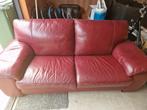 Bordeaux rode 2 zits bank (gebruikt), Huis en Inrichting, Banken | Bankstellen, Ophalen, Gebruikt, Tweepersoons, Rechte bank
