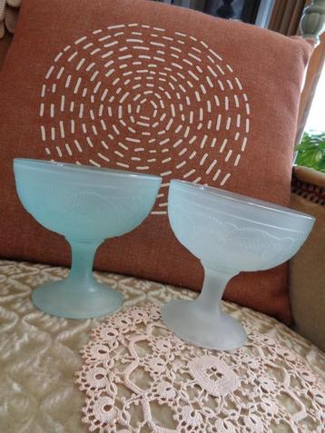 2 Vintage Frosted Groen / Blauw Glazen Schaaltjes **Mimosa** beschikbaar voor biedingen