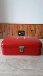 EMAILLE RODE BROODTROMMEL MET GOUDEN BIES., Ophalen of Verzenden