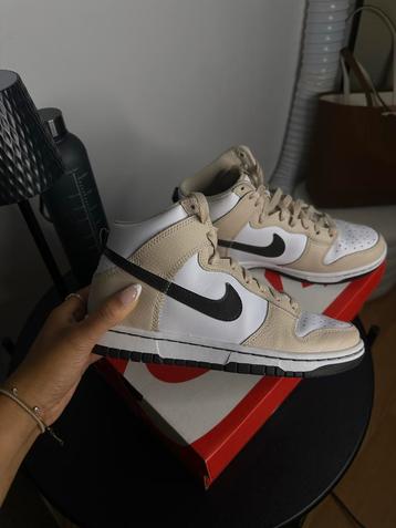 Nike Dunk High Beige Maat 38 beschikbaar voor biedingen