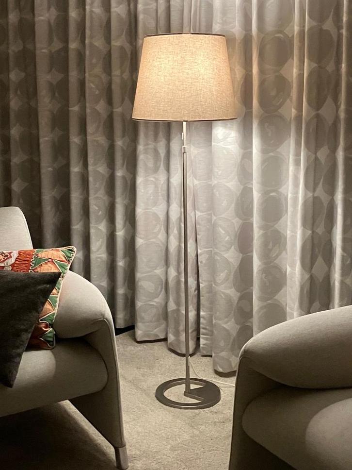 Staande lamp van Ikea, Huis en Inrichting, Lampen | Vloerlampen, Zo goed als nieuw, 150 tot 200 cm, Ophalen of Verzenden