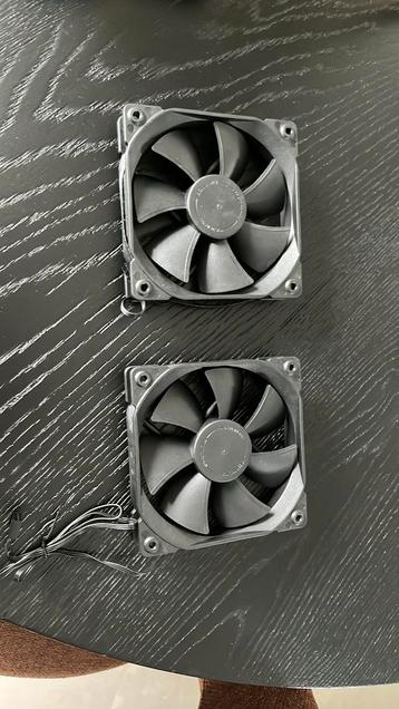 2 Fractal - all black case fans - Fluisterstil beschikbaar voor biedingen